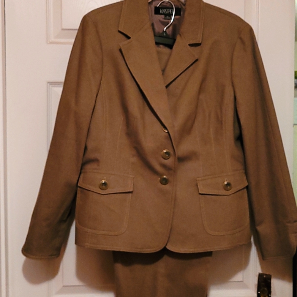 Kasper 2-piece suit